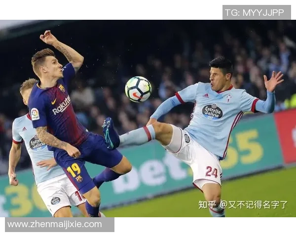 西甲焦点战曼联与巴萨握手言和帽子戏法引发争议判罚热议